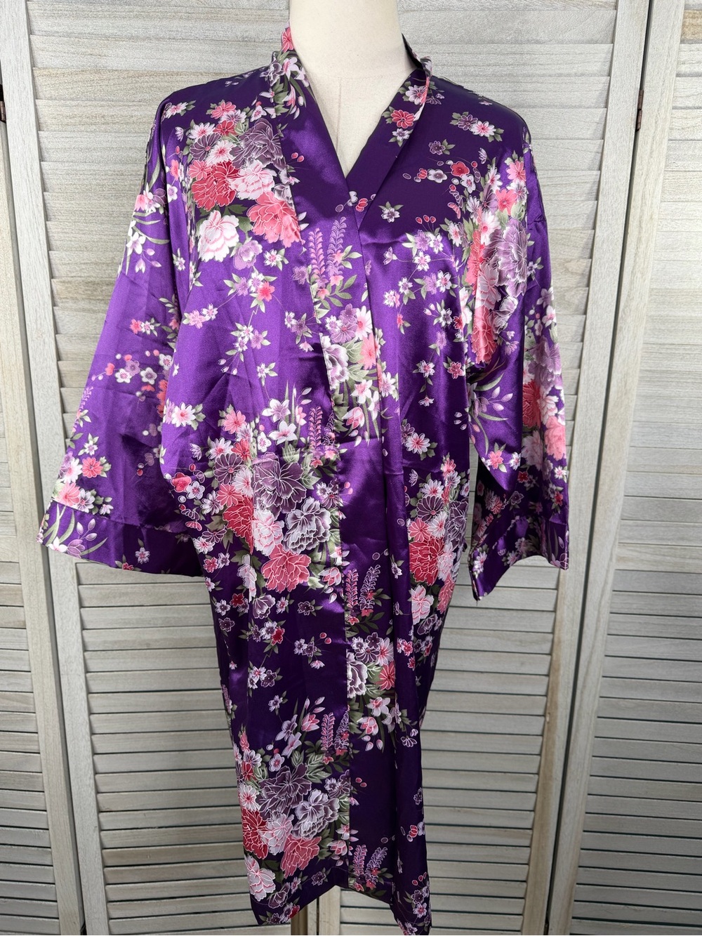 LEISURELAND Satin Kimono Sleeve Robe Knee Length Purple Floral Print-M/L